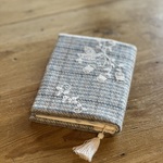 刺繍布文庫本カバー＜イト・トリドリ＞ツイード　アイボリー