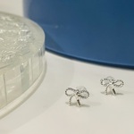 ◆限定価格◆編みリボンピアス つけっぱなし 極細 華奢 金属アレルギー対応 サージカルステンレス シルバー