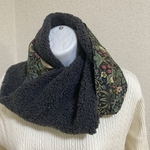 「チラリと見えるモリス」アルパカボア使用スヌード