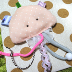（再販）ミニクラゲのカシャカシャタグおもちゃ【いちごパンダ】