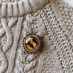 《new》ヴィンテージまるいカボション/ビーズ刺繍大ぶりブローチ(べっ甲)