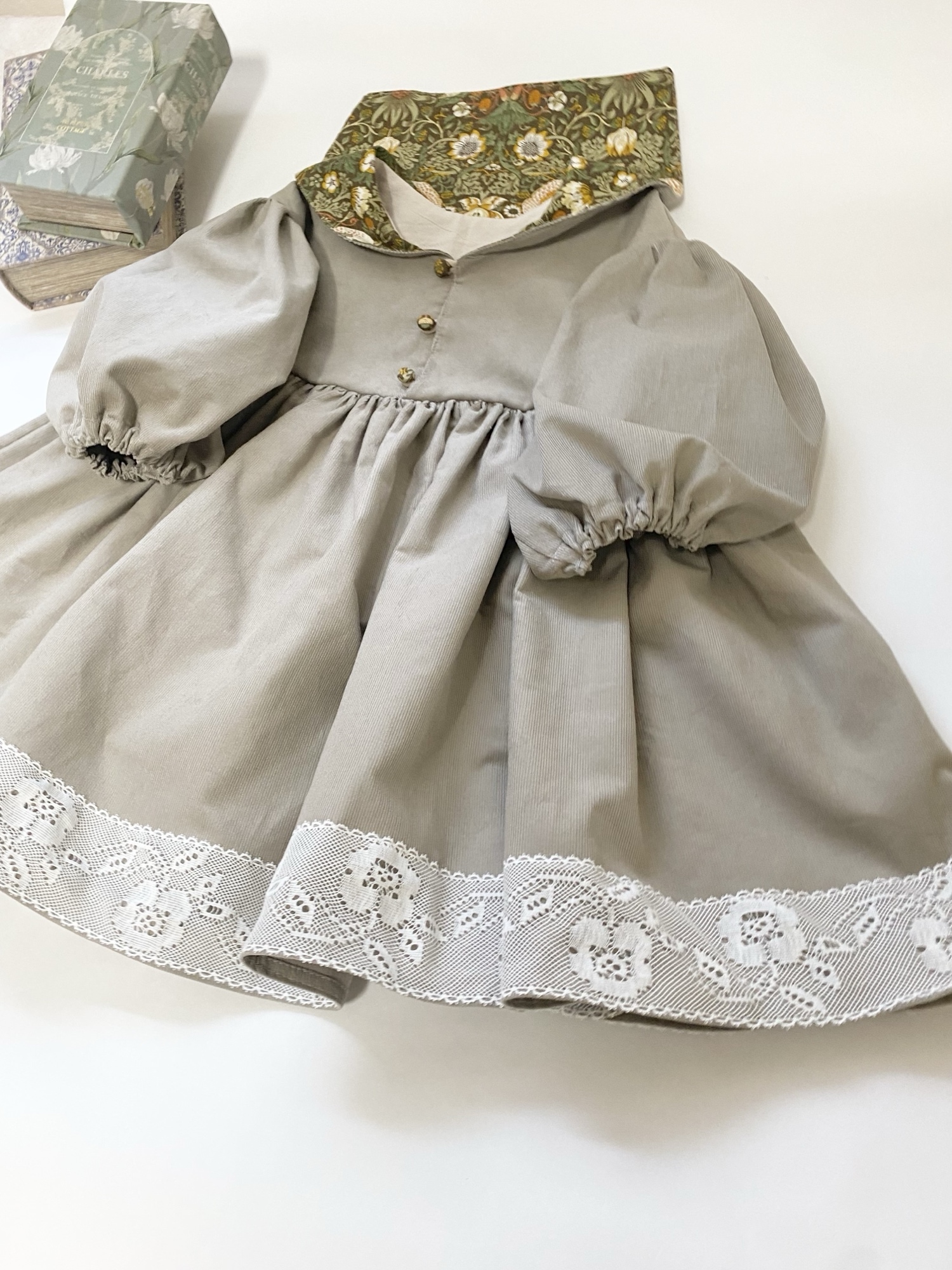 お名前刺繍入りmini frill スタイ - honofuku | minne byGMO