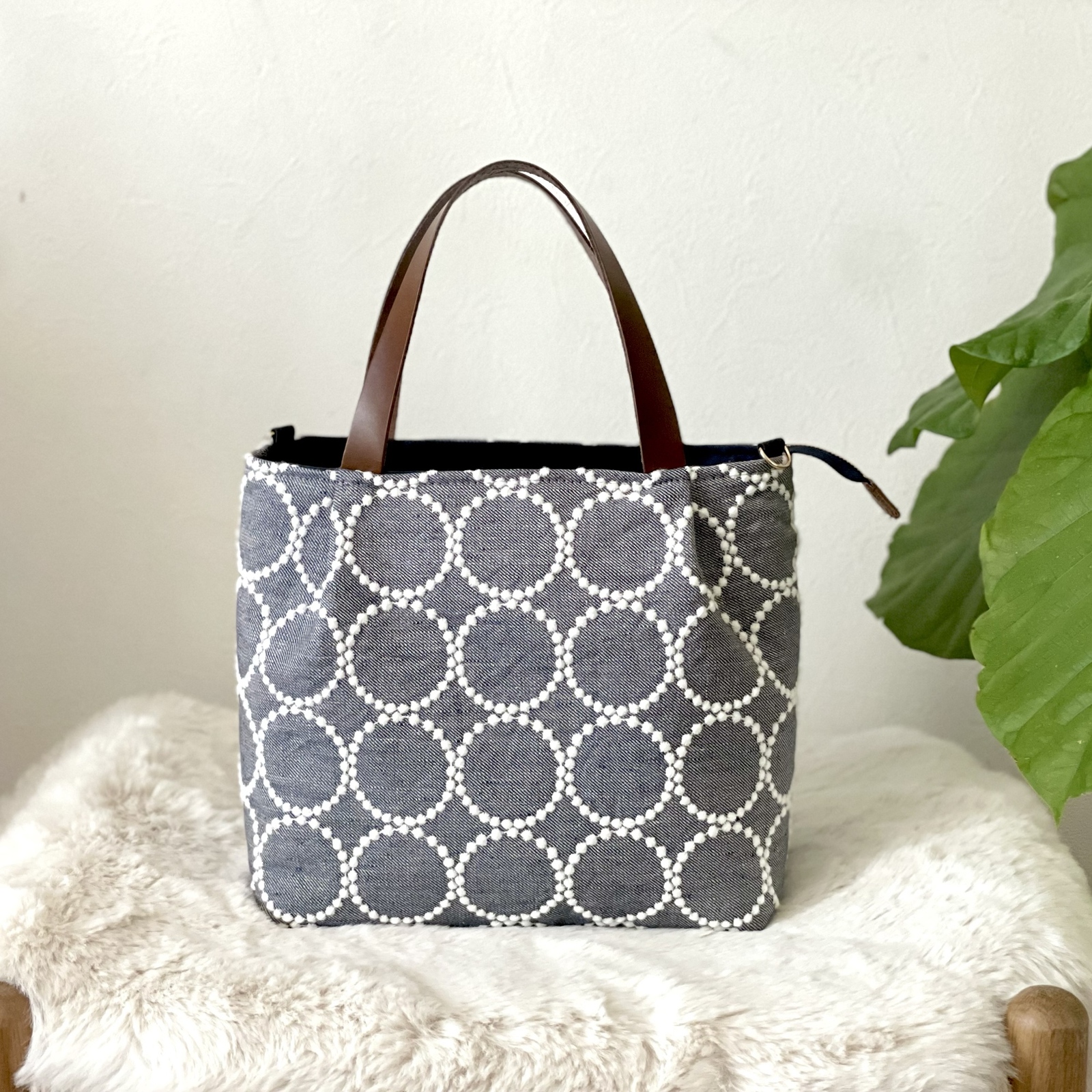 ⚮̈ミナペルホネン tambourine navy かくれんぼトート タック入