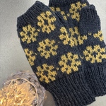 手編み指無し手袋🧶🧶