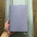 文庫本サイズ　シンプル型のブックカバー　牛革薄藤色