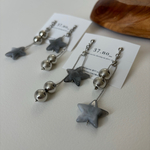 silver star【星　スター　STAR イヤリング　ピアス　アシメ　アシメントリー　シンプル　カジュアル　記念日　お呼ばれ　揺れる　ゆらゆら　チェーン　メタル　CCB 禁アレ対応】