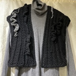 ☆手編み アルパカ 着回しバツグン 遊び心満載ᕷ*.° 前開きベスト☆ブラック