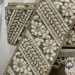 数量限定　1メートル　[実物のお色味と違う場合があります] インド刺繍リボン　花　インド刺繍　スパンコール　刺繍リボン　リボン　りぼん