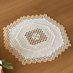 ハーダンガー刺繍のドイリー