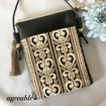 《再販》🥀インド刺繍スマホポシェット　インド刺繍ポシェット　ハート柄刺繍　インド刺繍ポーチ　インド刺繍　スマホポシェット　ポシェット　ポーチ　ギフト　タッセル付き　フェイクレザー　★外ポケット付き