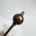 黒地に桜絵付けのかんざし　