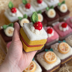 『気分はケーキビュッフェ♪』四種類から選べるキューブケーキのポーチ【受注制作品】