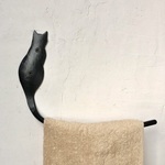 猫の後ろ姿のタオルハンガー