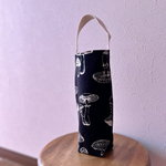 新作！秋冬カラー　欧風柄　ボトルホルダー　 ペットボトル対応　　大人気のきのこ柄　ブラック✖️ブラック①
