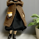ちょと長めフード付きポンチョ☆リカちゃんブライスの洋服(ドール服)黒コート、マントドール防寒アウター