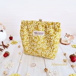 【完成品】❁犬のお散歩用❁　🌼マナーポーチ🌼　小型 / 中型犬用🐶　【唐 草 模 様 柄】　 カラー：からし🌶️