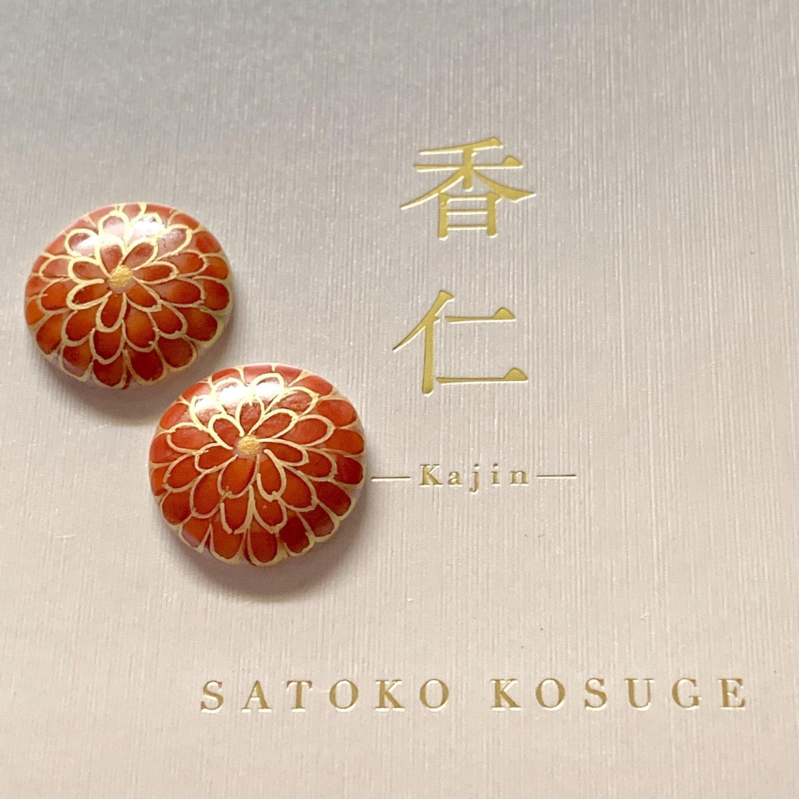 菊柄のイヤリング（レッド） 7,840円