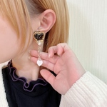揺れるうるつやどっとハートピアス/イヤリング