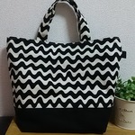 再々販・・💗北欧風 なみなみモノトーントートバッグ