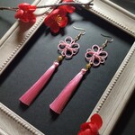 【着物】【和風】吉祥結びとタッセルのピアス（ゴールドビーズ、薄ピンク）【チャイナ】【中華風】【和ゴスロリ】【華ロリ】【袴】【アジアン】