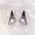 Black triangle 見つめるシマエナガのピアス