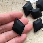 【2粒】30×22mm/マットブラック/ダイヤチャーム