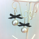 42＊黒サテンリボンパールピアス☆イヤリング