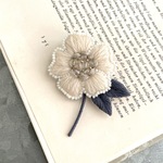 ［受注制作］ウール刺繍のお花ブローチ＊アイボリー