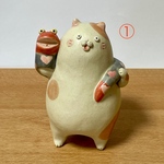 ヘビを巻くネコ