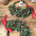 ホーリーレッドのクリスマスリース･:* クリスマス飾り ドア飾り クリスマスディスプレイ クリスマスインテリア Christmas xmas wreathe