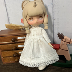 ピコニーモP  オビツ11 サイズの服　長袖　白ワンピ