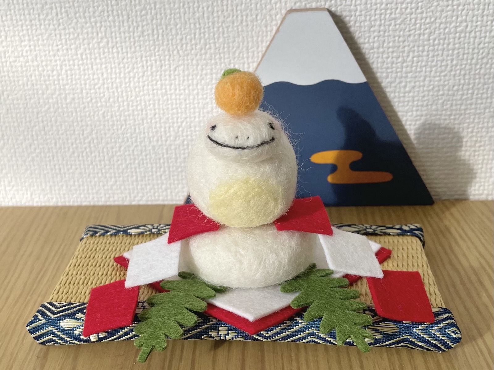 しっぽふるふるブローチ 羊毛フェルト りす 猫 トラ きつね たぬき