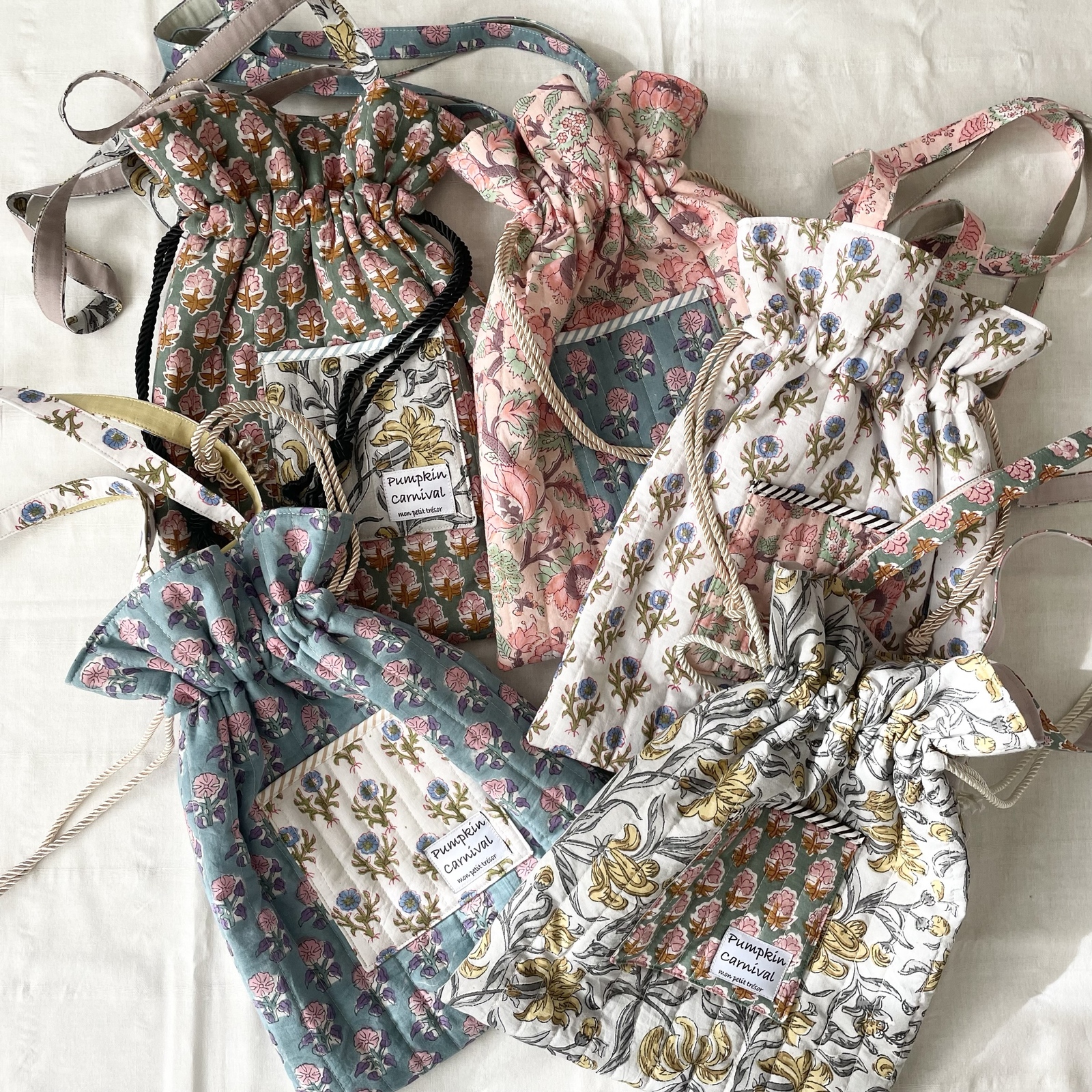 ブロックプリントのキルト巾着バッグトートバッグA アマービレブロックプリントキルト巾着 トートバッグ バッグ 巾着