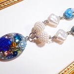 コバルトブルーローズのロングネックレス レジン 薔薇 パール ビジュー 青