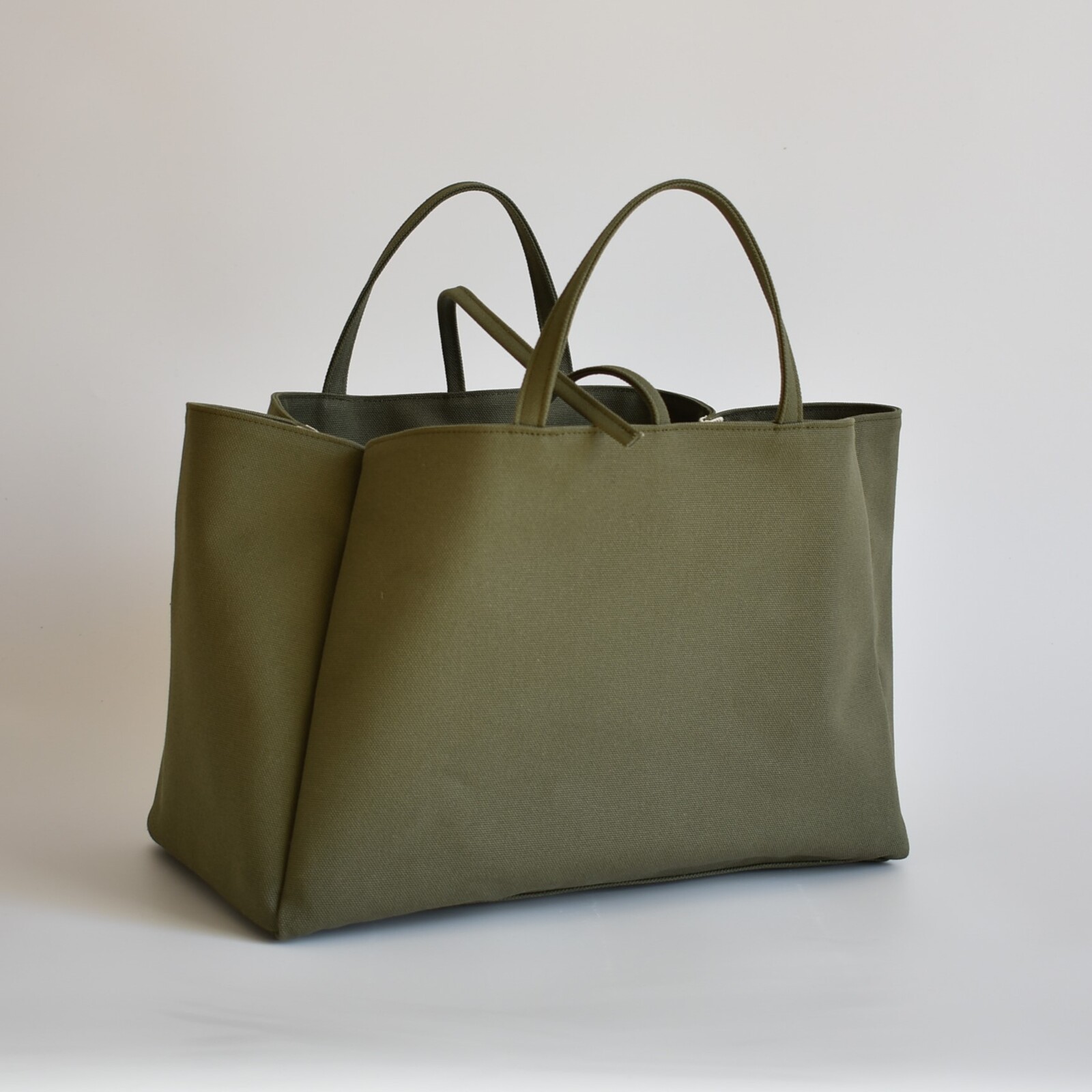 BOX1 TOTE BAG(オリーブ/カーキ)横長 帆布 トートバッグ マチ広め 底しっかり 紐つき ポケット６つ 9,742円