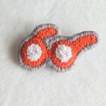 オレンジ色めがね　レンズもこもこ　刺繍ブローチ