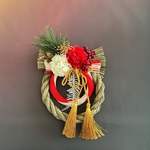 新年を祝う紅白マムと祝い水引金のかすみ草のお正月しめ縄飾り＊無料ラッピングあり