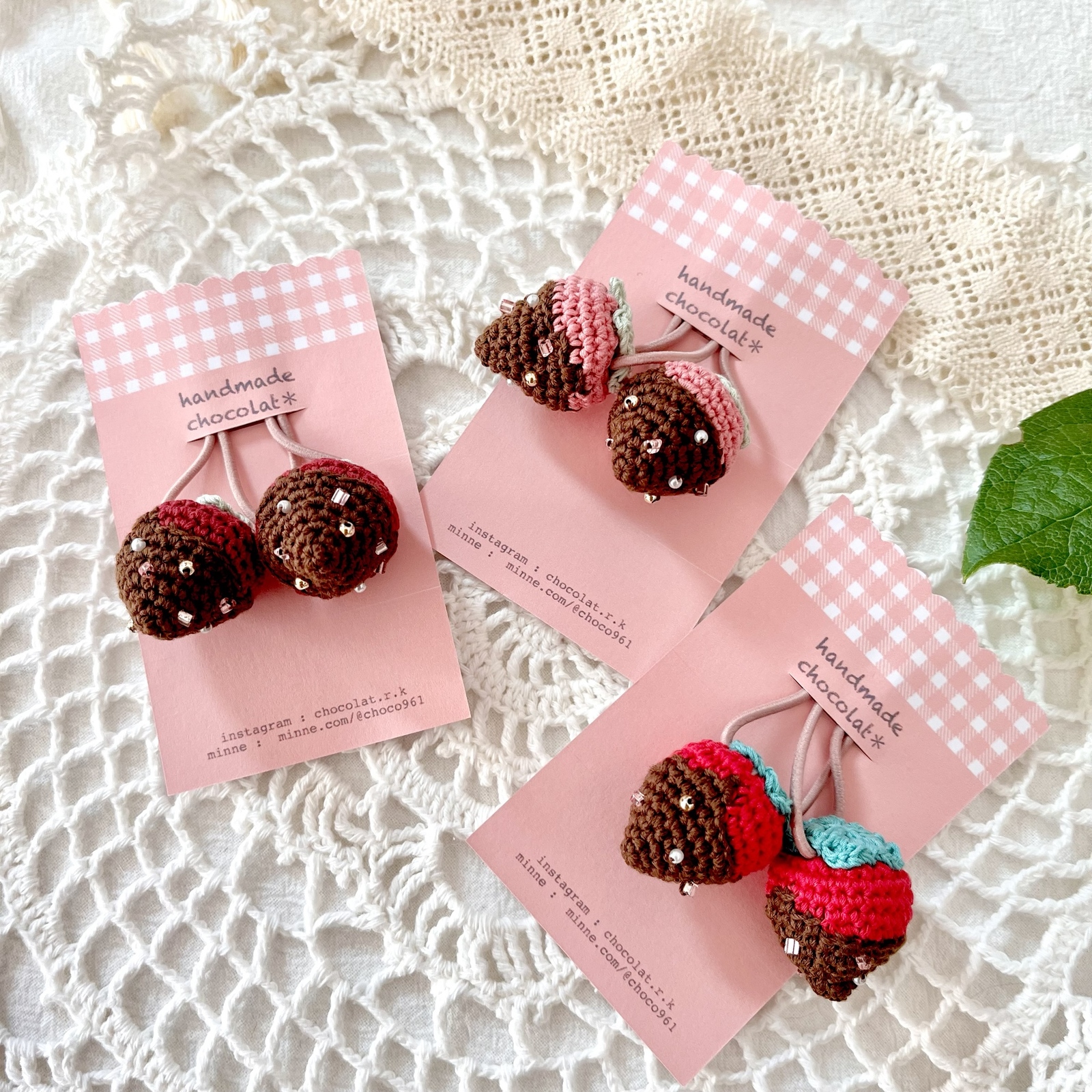 コロンとした　ヌビバッグ　いちご刺繍　ポケットたくさん　キーホルダー紐付 コロンと♡いちごのキーホルダー - chocolat＊ | minne byGMO