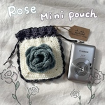 ❁【かぎ針編み】薔薇のミニ巾着　デジカメケース　小物入れ　ポーチ