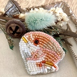 ビーズ刺繍の鯛のお頭ブローチ