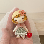 タティングレースの髪飾りのおかっぱちゃん