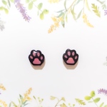 〜小さなピアスシリーズ〜肉球(黒)のピアス/ノンホールピアス(樹脂イヤリング)