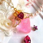 羽根いちごネックレス