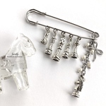 【2点のみ】淡水パール揺れる小さなチェスのストールピン　ミニチュアチャームのアクセサリー