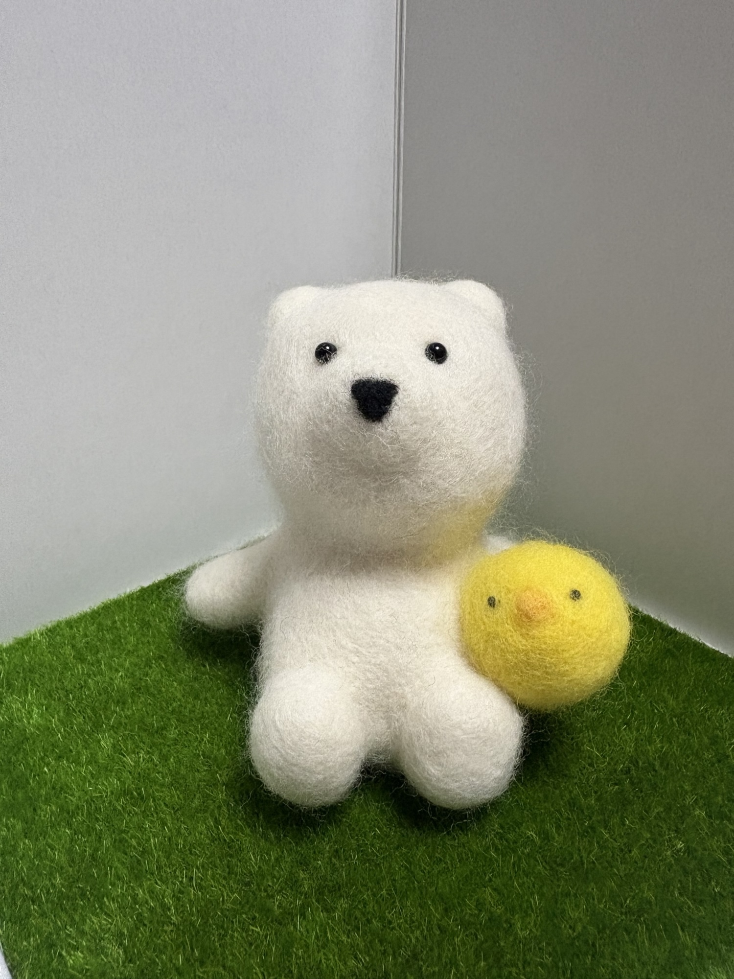 ハンドメイドベア　しろくまくん Amazon.co.jp: ポーラーベアバンク しろくま貯金箱 ガチャガチャ