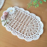 楕円形レース編みドイリー
