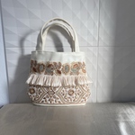 いつも一緒にお出掛けしたくなる　インド刺繍リボンのミニバック♡ ホワイトのプリーツリボンとボタニカルなインド刺繍リボンの相性抜群🎶