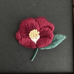 ［受注制作］椿の刺繍ブローチ＊赤
