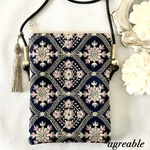 《new》🥀インド刺繍スマホポシェット　インド刺繍ポシェット　インド刺繍スマホポーチ　スマホポシェット　ポシェット　ポーチ　インド刺繍ポーチ　濃紺　タッセル付き