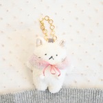 バッグチャームになったゆきんこベビちゃん（ティペット付き、ぬいぐるみ素材ホワイト）